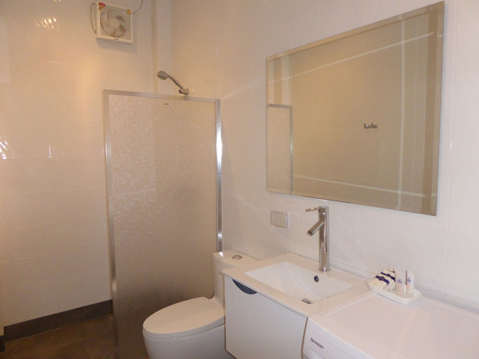 Bathroom 4, Tropicana Beach Villa at VIP Resort, Muang Rayong