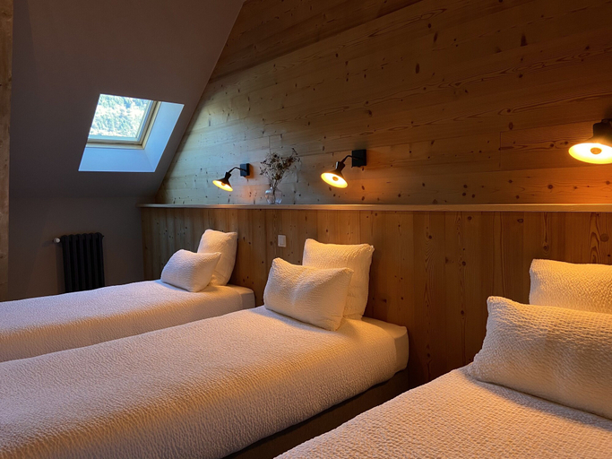 Bedroom 4, Hotel Oberland, Isère