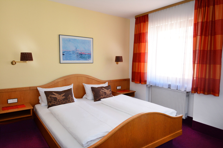 Bedroom 4, Hotel Weisses Lamm, Roth