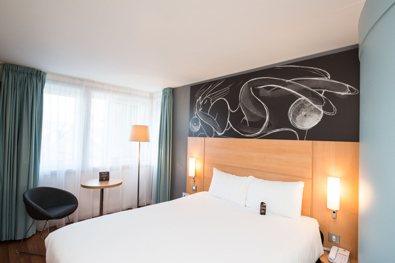 Bedroom 4, ibis Edinburgh Centre South Bridge - Royal Mile, Edinburgh