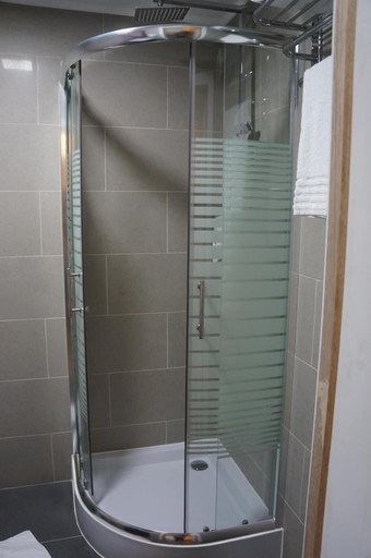 Bathroom 5, Hotel Evergreen, Bruxelles