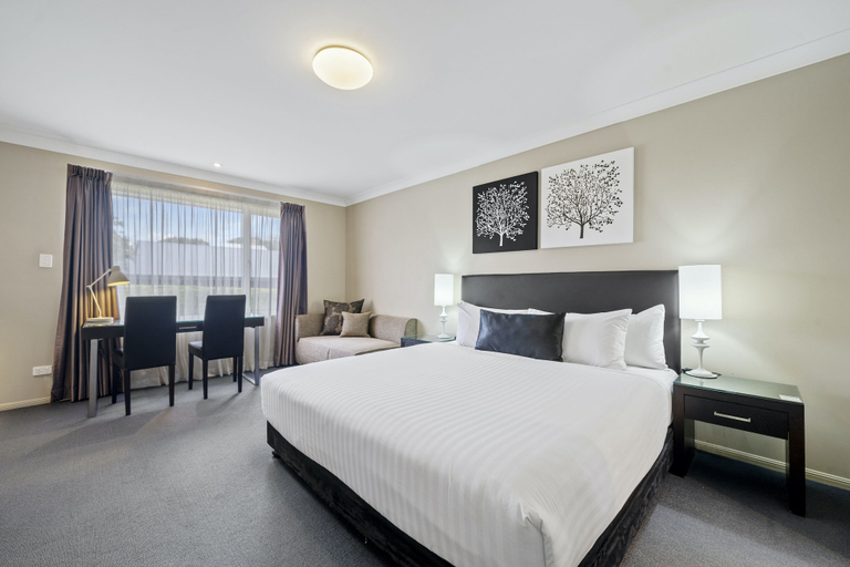 Bedroom 1, Ambassador on Ruthven, Toowoomba - North-West