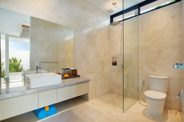 Bathroom 16