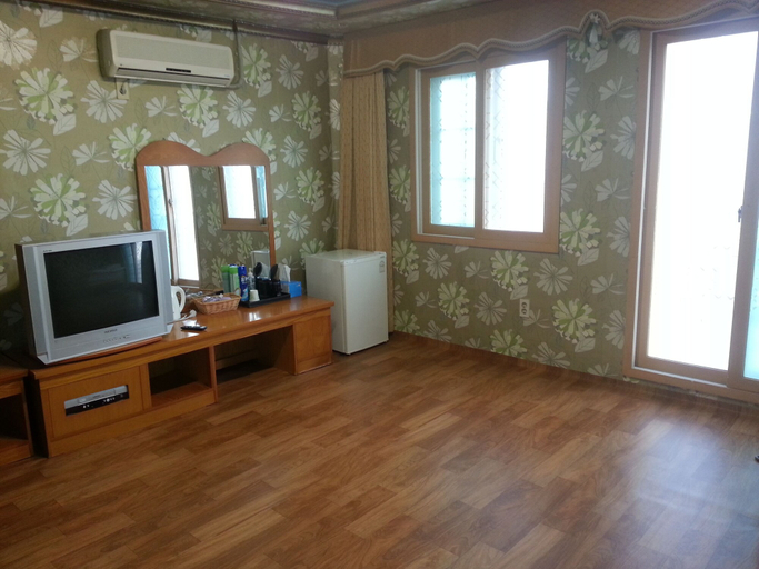 Others 5, Pattaya Motel, Geoje