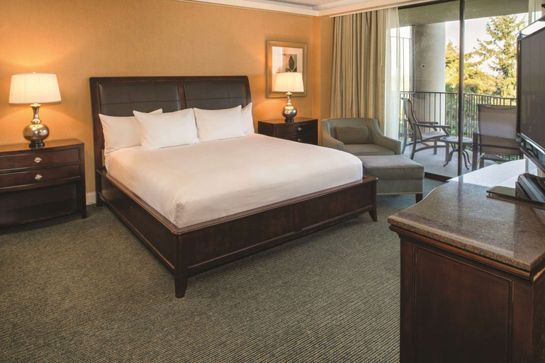 Bedroom 3, DoubleTree by Hilton Seattle Airport, SeaTac