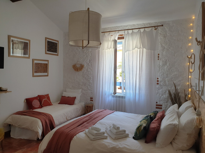 Bedroom 4, L'Abri Sous Roche - Chambres d'hôtes, Pyrénées-Orientales