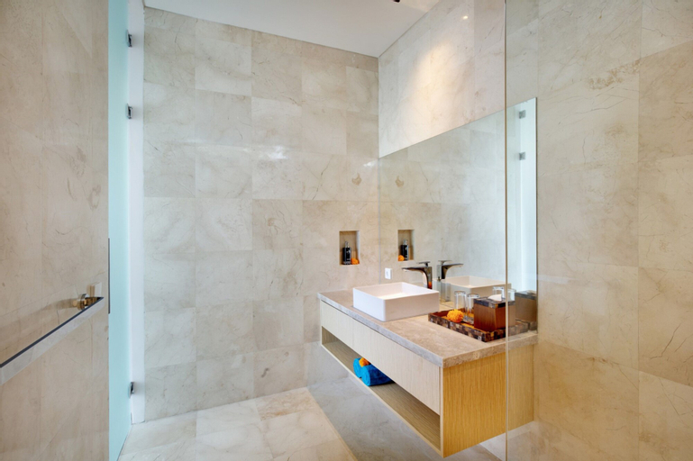 Bathroom 18