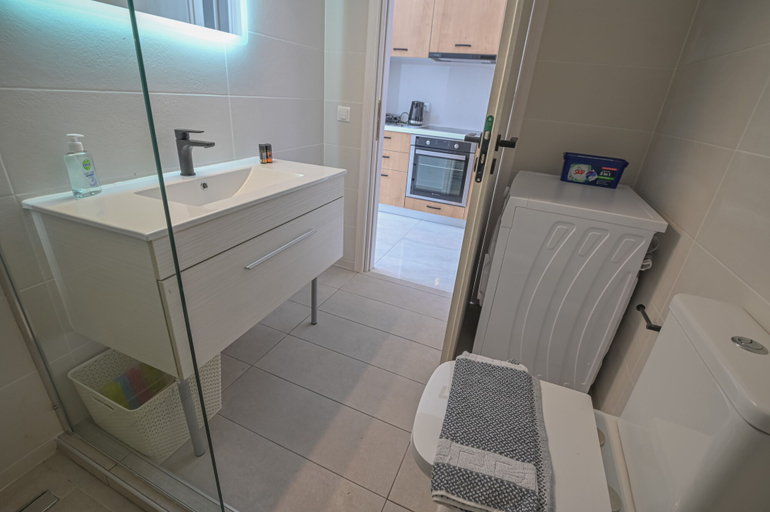 Bathroom 3, Moka Apartments, Crete