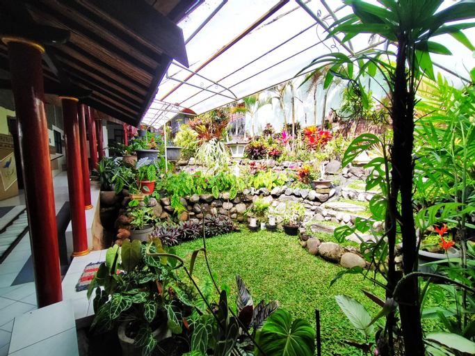 Exterior & Views 4, d'Baca Homestay, Malang