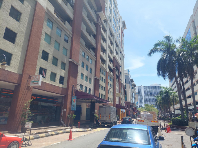 Exterior & Views 30