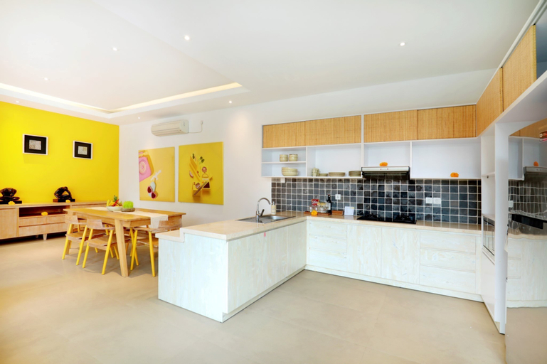 Dining Room 10