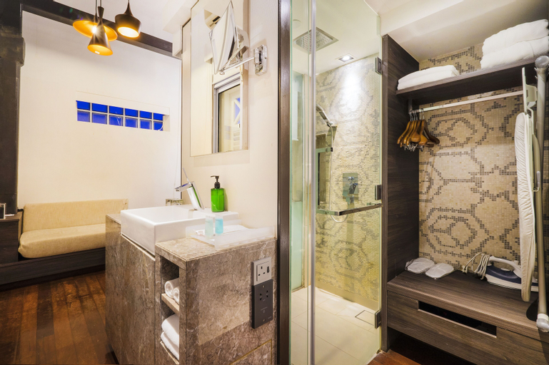 Bathroom 11