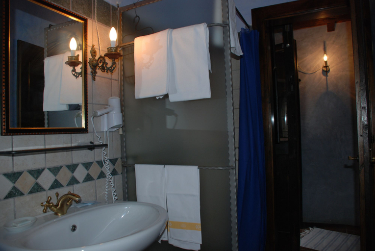 Bathroom 5, Rocca Calascio - Albergo Diffuso, L'Aquila