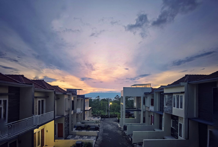 Exterior & Views 3