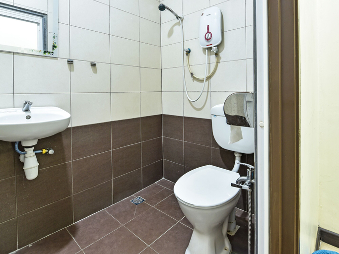 Bathroom 3, Hotel O Citara Jaya Guesthouse, Bekasi