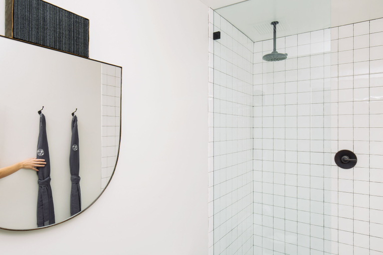 Bathroom 5, Silver Lake Pool & Inn, Los Angeles