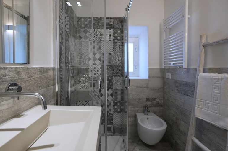 Bathroom 4, Approdo 36, La Spezia