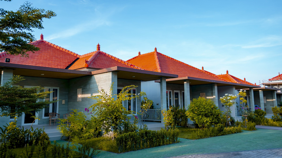 Exterior & Views 5