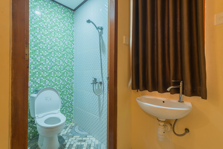 Bathroom 4, Liliy Guest House Kuta, Badung