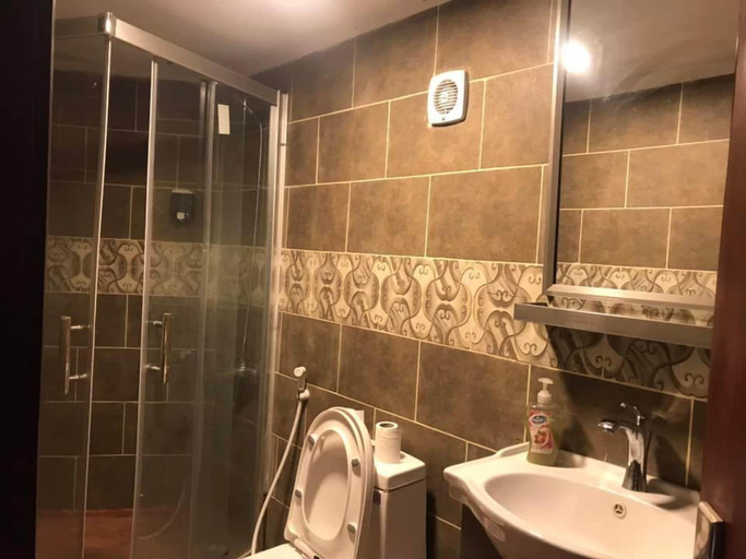 Bathroom 4, Yasmina Luxury Camp, Quaira