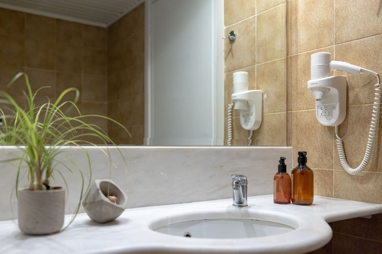 Bathroom 5, Giannoulis – Santa Marina Beach, Crete