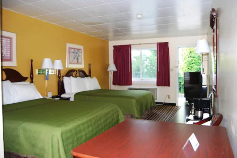 Bedroom 3, Lincoln Way Inn, Franklin