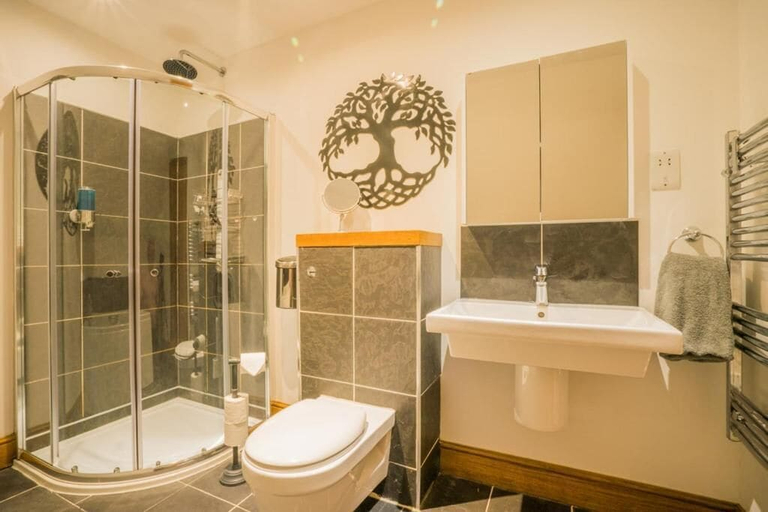 Bathroom 4, Waterloo House, Highland