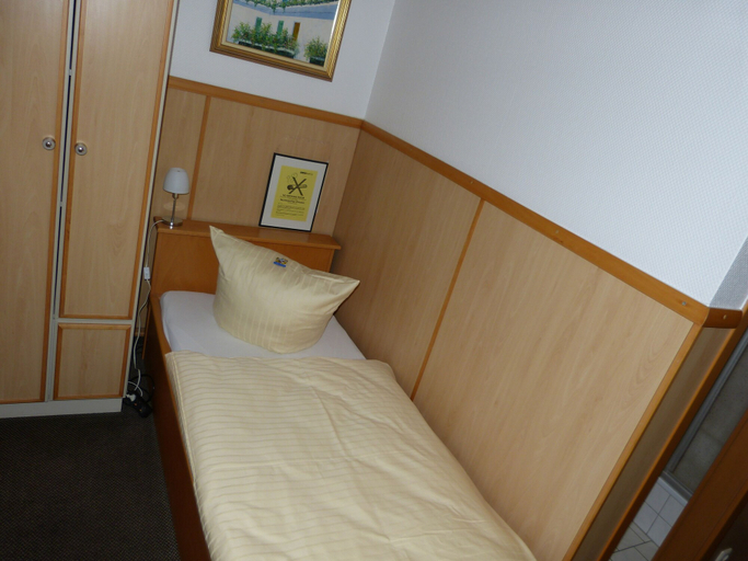 Bedroom 4, CityHotel Magdeburg, Magdeburg