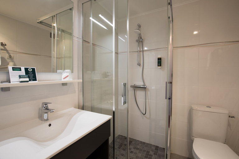 Bathroom 4, Hotel le Beffroi, Eure-et-Loir