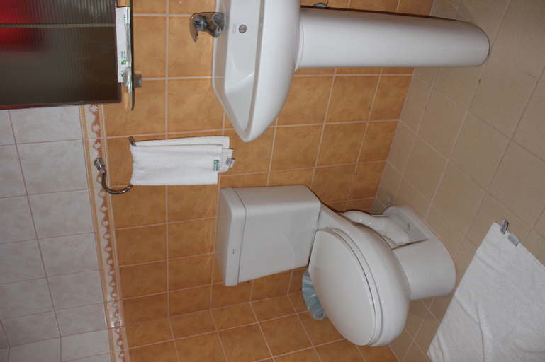 Bathroom 4
