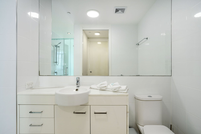 Bathroom 5, Reflection on the Sea, Gold Coast
