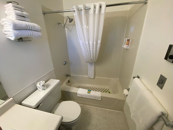 Bathroom 3, Waterway Inn, Cheboygan