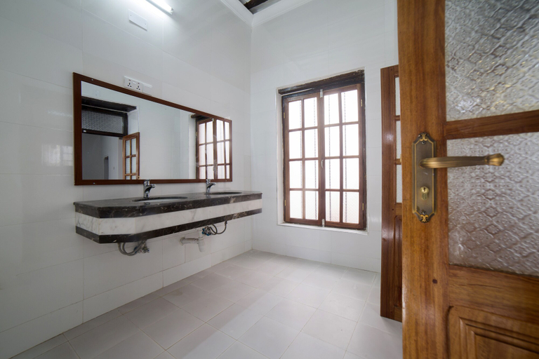 Bathroom, Lala Hostel, Mjini