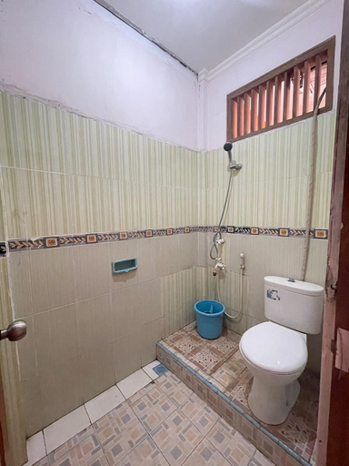 Bathroom 5, Penginapan Puri Nabila, Blora