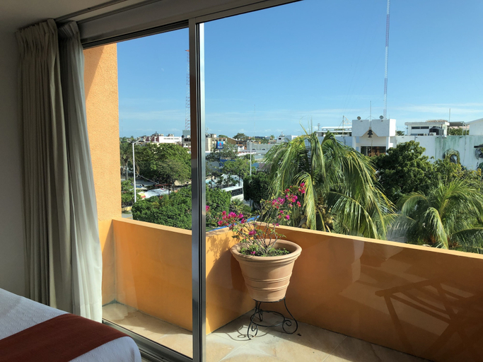 Others 5, Hotel del Parque, Carmen