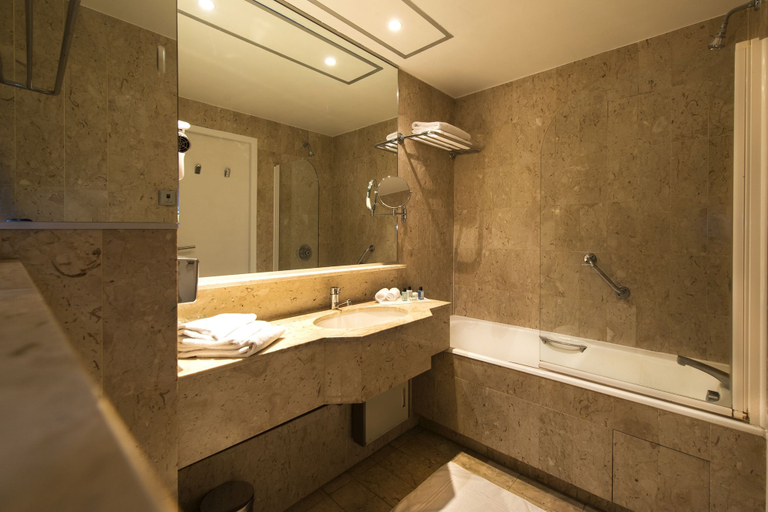 Bathroom 4, Hotel Beau Rivage, Alpes-Maritimes
