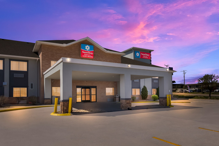 Exterior & Views 2, SureStay Plus Hotel by Best Western Topeka Northwest, Shawnee