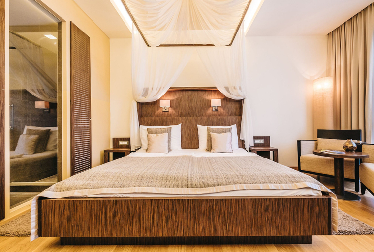 Bedroom 4, St. Martins Therme & Lodge, Neusiedl am See