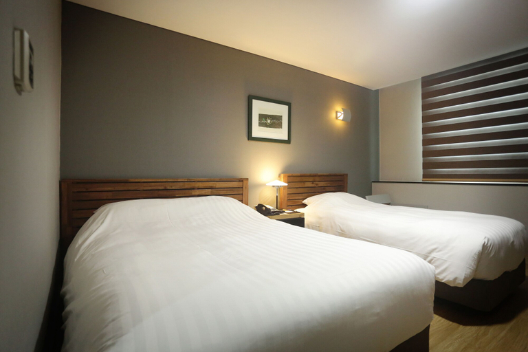 Bedroom 2, Gumi Century Hotel, Gumi