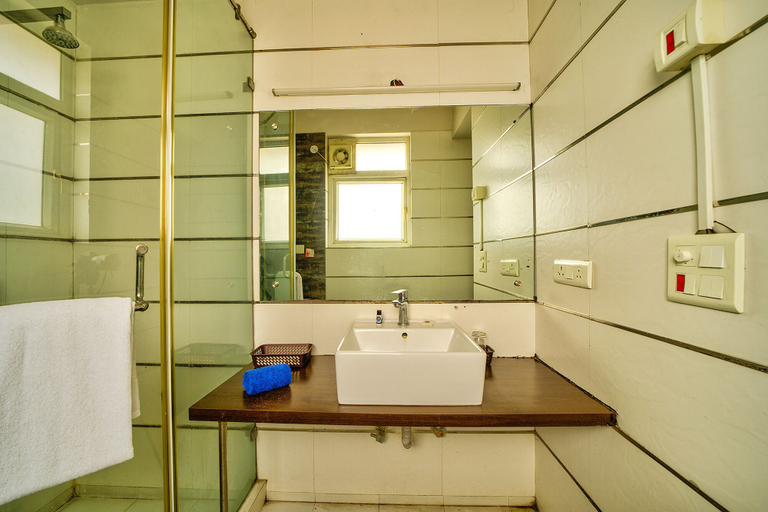 Bathroom 4, Fabhotel Rivlet, Gurgaon