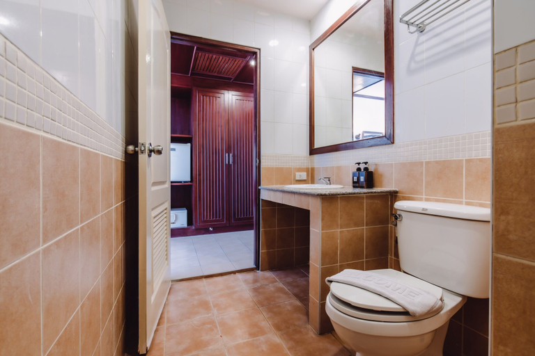 Bathroom 4, Bauman Ville Hotel, Pulau Phuket