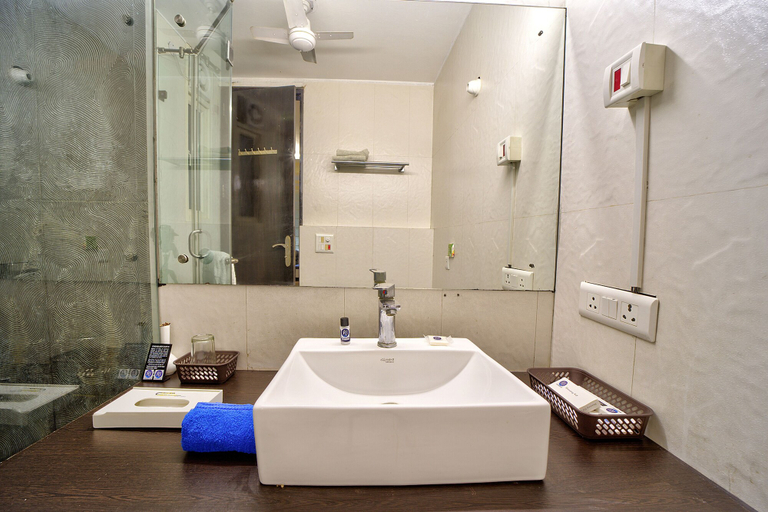 Bathroom 4, Fabhotel Rivlet, Gurgaon