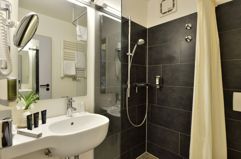 Bathroom 5, Landhotel Schnuck, Heidekreis