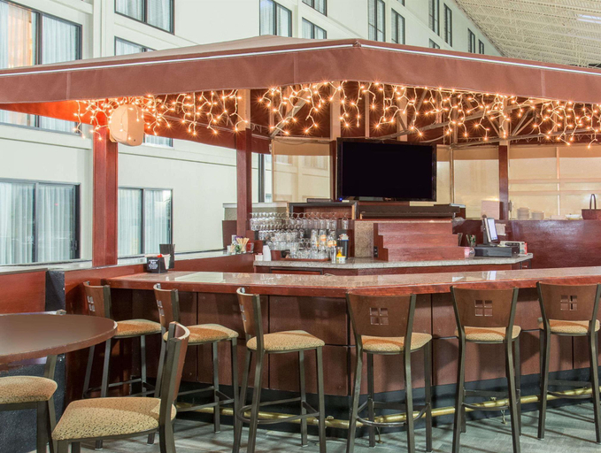 Food & Drinks 5, The Garden Hotel Urbana Champaign, Champaign