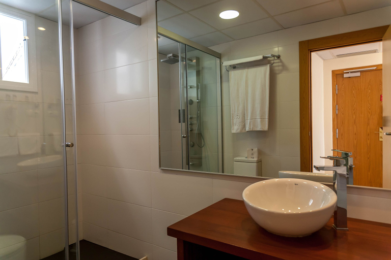 Bathroom 4, Hotel Galeon - Galeón Pavillón, Barcelona
