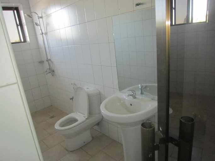 Bathroom 3, FQ Hotel, Ilala