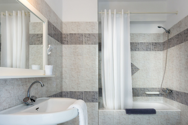 Bathroom 5, Central Hersonissos Hotel, Crete