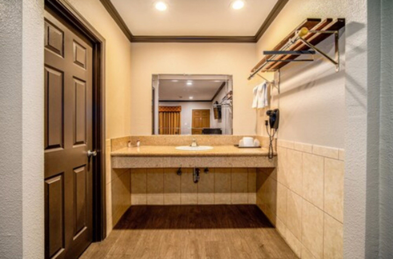 Bathroom 3, Oak Park Motel, Los Angeles