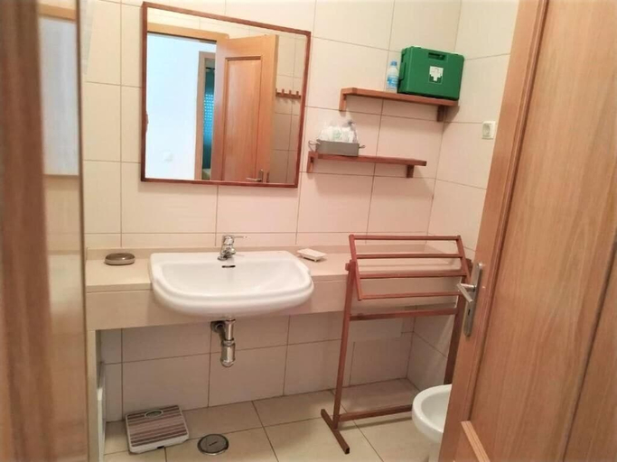Bathroom, 1C Praia Mar Sol by Casas & Papéis, Silves