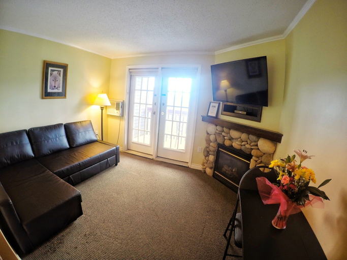 Others 4, Radium Chalet, East Kootenay